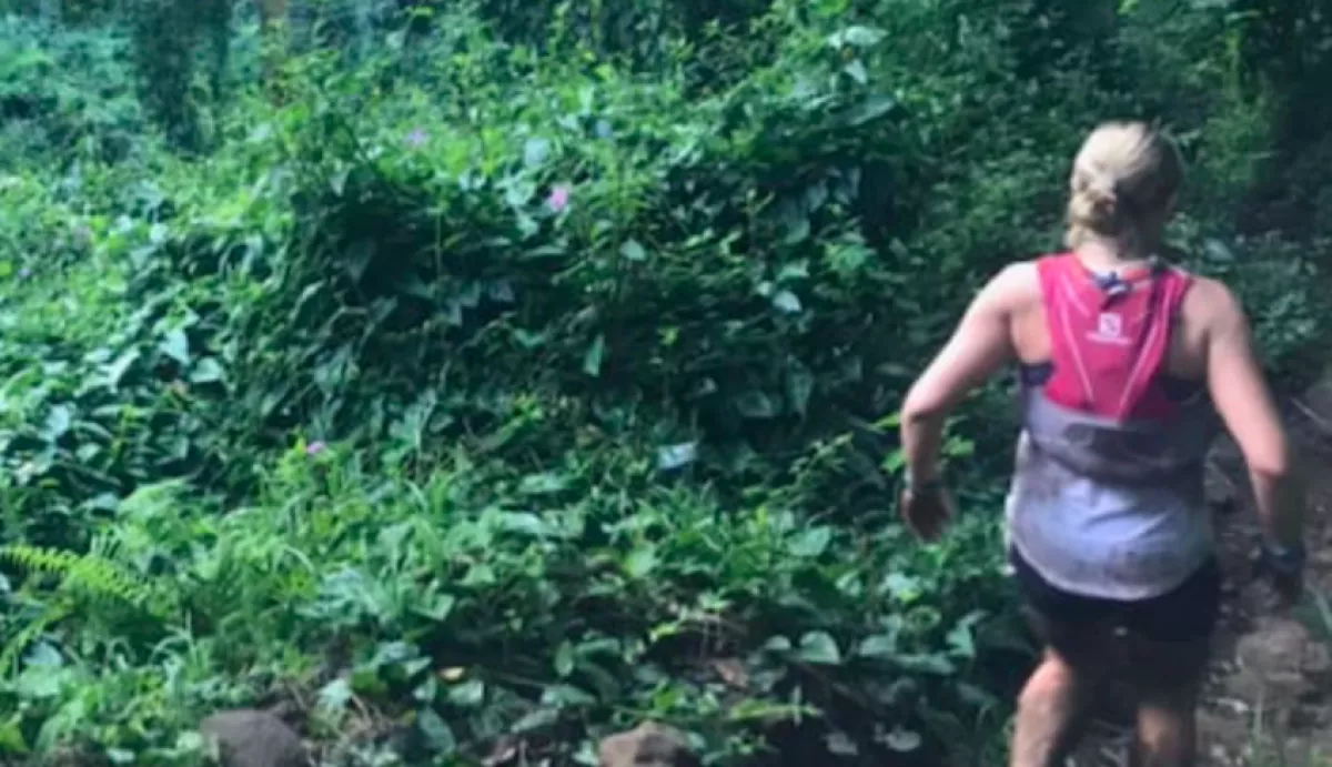 Lefényképezte a nő a barátját a maratonon: rémisztő dolgot szúrt ki a világ a fotóján