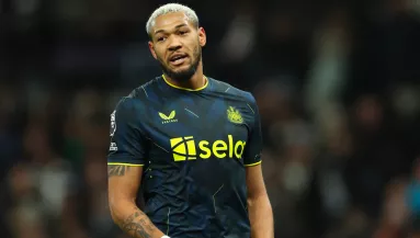 Meccs közben nézett a mobiljára a futballsztár, majd azonnal hívta a rendőrséget - Fotó