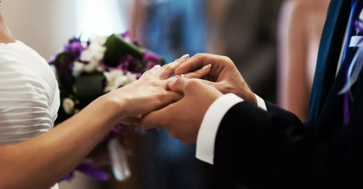 Az esküvőjén tartóztatták le a 25 éves vőlegényt szombaton - Összeomlott a menyasszony - Videó