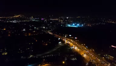 Egy rózsaszín UFO suhant el a repülőgép mellett: a Wizz-Air stewardesse vette fel - Videó