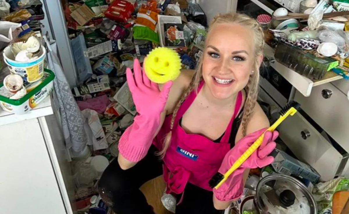 Horror! Kinyitotta a szexi takarítónő a hűtőt, kifordul a világ gyomra a látványtól - Videó