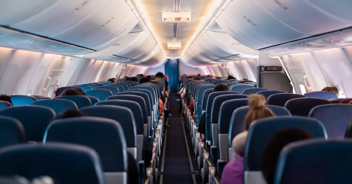 Azonnal kidobták a férfit a repülőről: az ok undorítóbb nem is lehetne