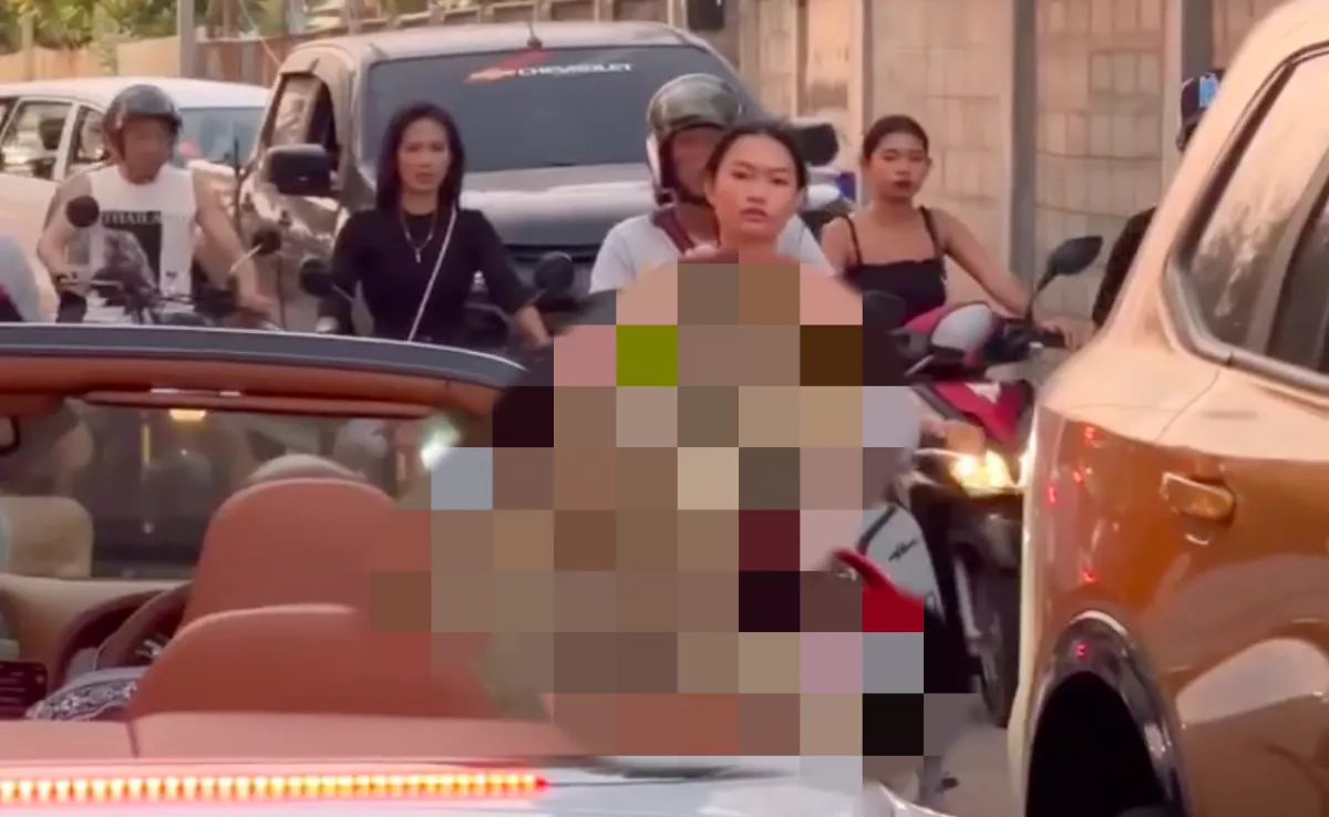 Amikor az autósok meglátták, mi utazik a kabrióban, leesett az álluk - Videó