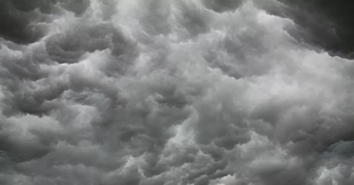 Brutális szél: 12 vármegyére frissítették a riasztást