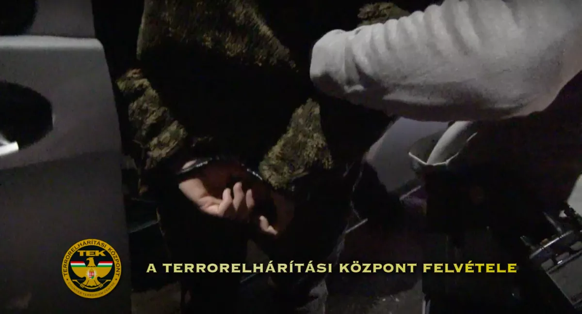 Szürke farkasokat lőtt ki éveken át három borsodi férfi - Megrázó képeket tettek közzé