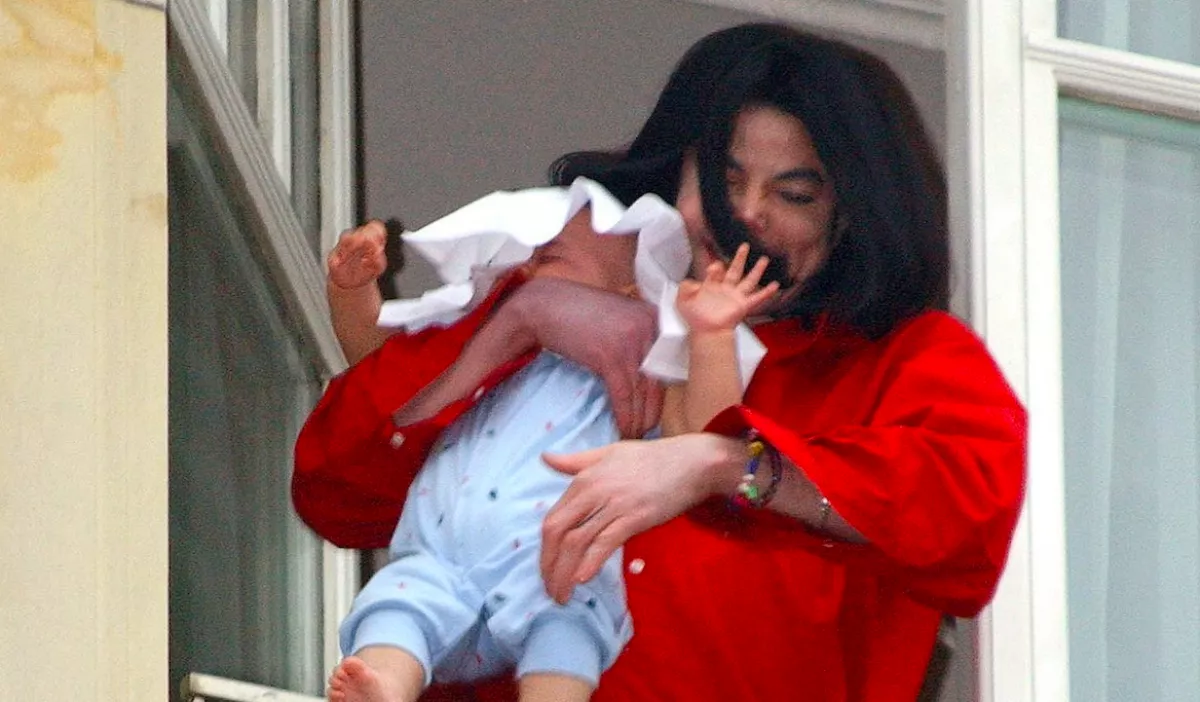 Ritka fotó: így néz ki ma Michael Jackson kisebbik fia
