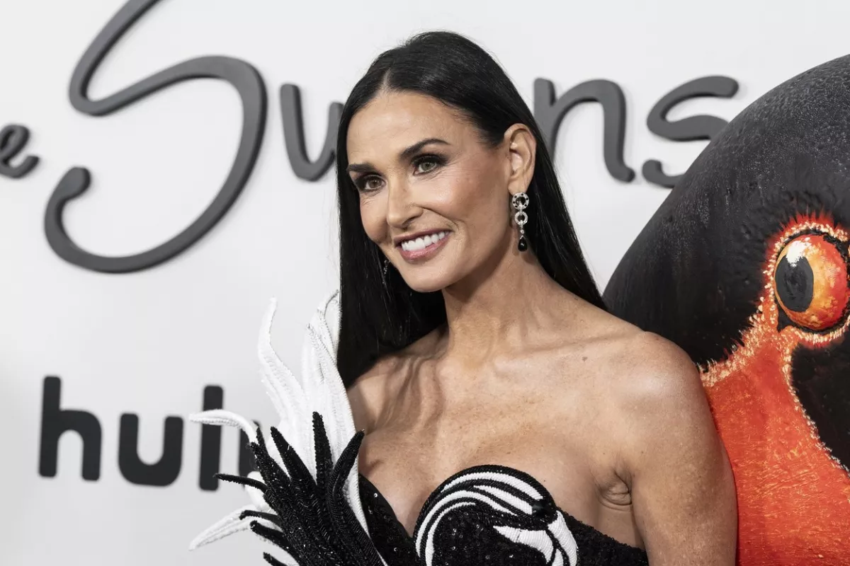 Friss képet osztott meg Demi Moore a nagybeteg Bruce Willisről