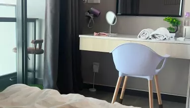 Véget ért a nászútja a fiatal párnak: bicskanyitogató dolgot találtak az Airbnb-jükben - Fotók