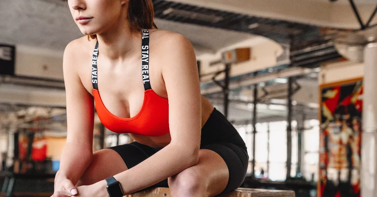 Gyúrás közben videózta le a srácot a szőke csaj: amit ezután tett, azzal bajba sodorta magát - Videó