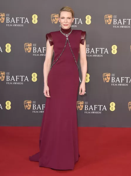 BAFTA 2024, díjátadó, ruhák, Emma Stone, Dua Lipa, 