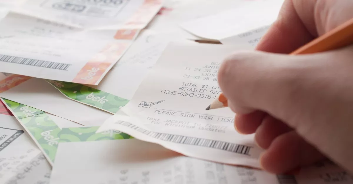 454 milliót nyert a pár a lottón: pár hét után a férfi nő és pénz nélkül maradt