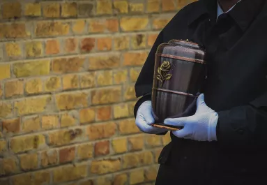 Elvesztette felesége hamvait a férfi: 4 hónap múlva hihetetlen dolog történt