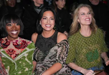 Sztárok a Milánói Fashion Weeken: Bella Thorne meztelenruhája kiverte a biztosítékot - Fotók