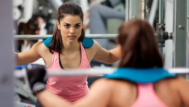 Sértegetni kezdte a nőt a férfi az edzőteremben: ami ezután történt, heves vitát vált ki - Videó