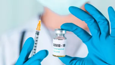 Milyen oltásod van? Ilyen betegségeket okozhatnak az egyes korona vakcinák