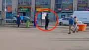 Kamera rögzítette: ájultan esett össze az ATV riportere az Örs vezér téren - Videó