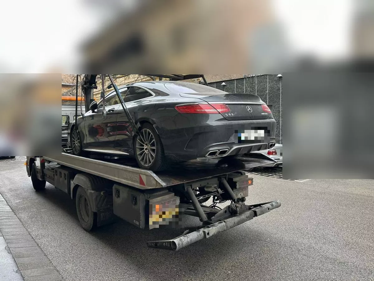 Bejelentett munkája sem volt: Józsi az AMG Mercijétől is elbúcsúzhatott - Fotók