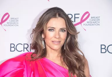 Végre elárulta: ezekkel a trükkökkel néz ki 20 évvel fiatalabbnak Liz Hurley - Fotók