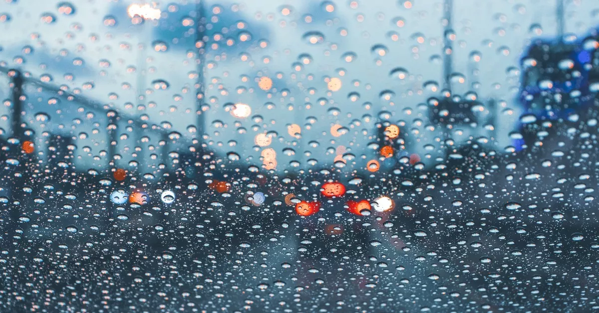 75 km/h-s szél, és eső: ezekre vármegyékre frissítették a riasztást