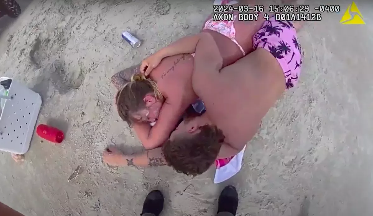 Eszméletlenül talált rá a strandon a házaspárra a rendőrség: aztán a helyzet még rosszabb lett - Videó