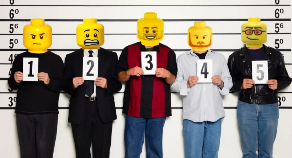 Szabad ilyet? Ezért tesz LEGO-fejet a rendőrség a bűnözőkről posztolt képeire - Fotók