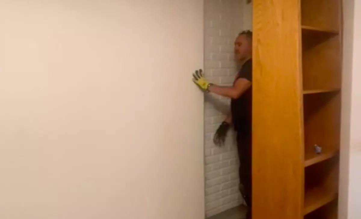 Sokkolta a családot, amit 4 év után az otthonukban felfedeztek - Videó