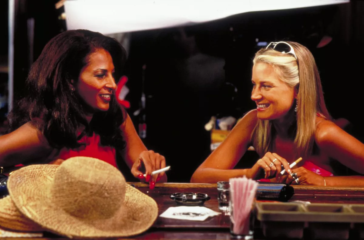 A Jackie Brown szexi sztárjai voltak: így néz ki ma Bridget Fonda és Pam Grier - Fotók