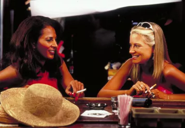 A Jackie Brown szexi sztárjai voltak: így néz ki ma Bridget Fonda és Pam Grier - Fotók