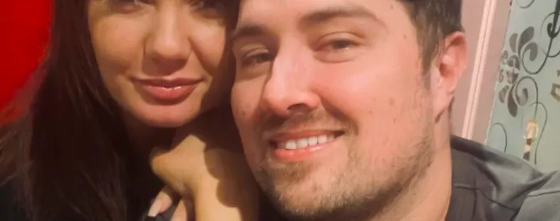 Hat hétig kellett Laurának a halott magzatát a méhében hordania: az ok tragikus