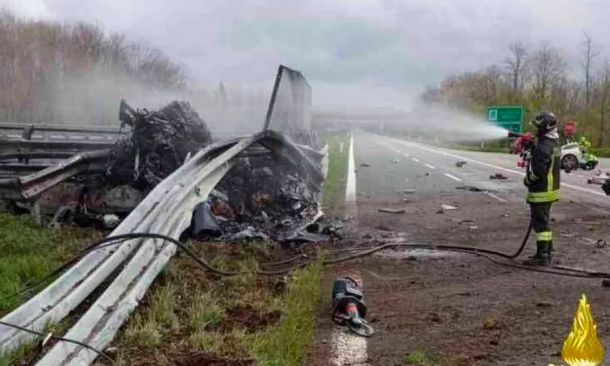 Diszkóbaleset: egy Ferrariban égett halálra az ismert  DJ - Utasa ismeretlen - Fotók