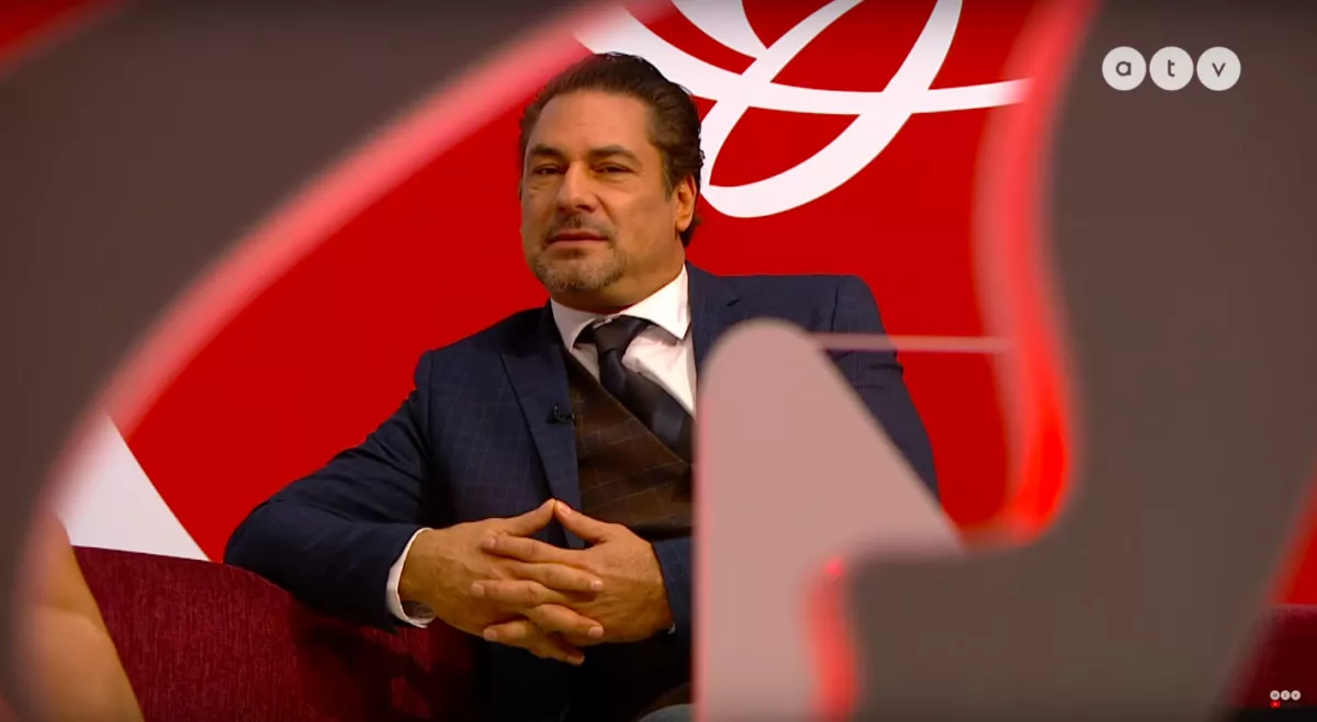 Édeshármas: két nővel volt forró kalandja Árpa Attilának: megszólalt a színész