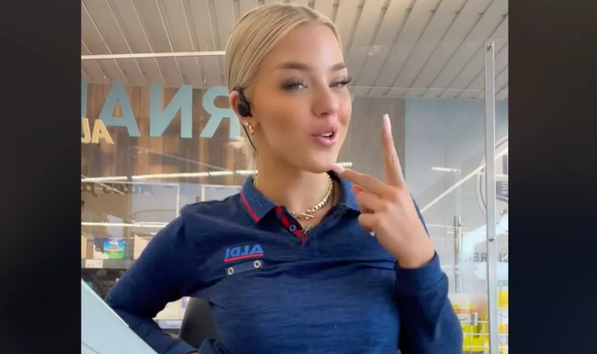 Az ALDI-ból posztolt a szexi pénztáros: így változott meg az egész élete - Videó