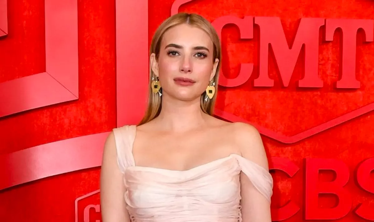 CMT Music Awards 2024: Emma Roberts egy félig meztelen szettben lopta el a showt - Fotó