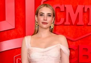 CMT Music Awards 2024: Emma Roberts egy félig meztelen szettben lopta el a showt - Fotó