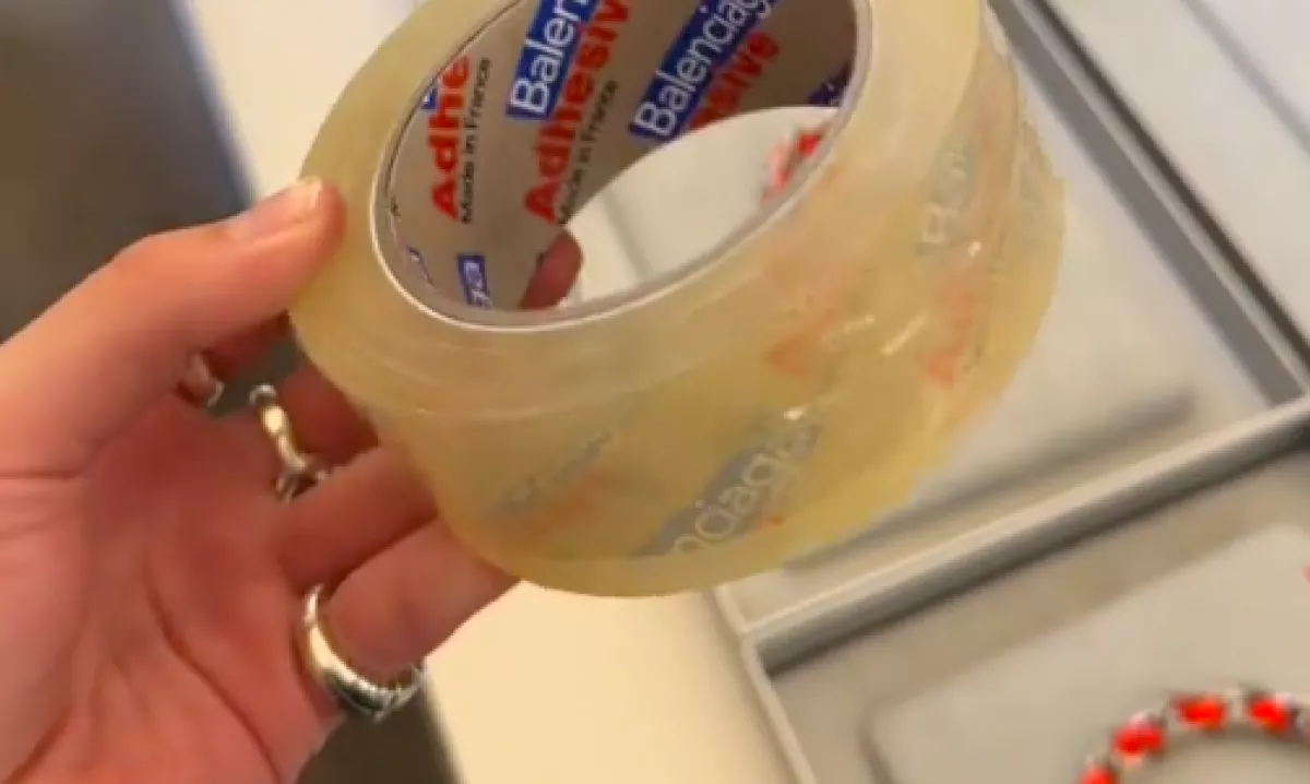 "Ez egy vicc?" - Sokkolja a világot a Balenciaga új karkötője - Fotók