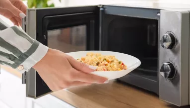 7 étel, amit senkinek nem lenne szabad mikróban melegíteni, mégis mind ezt tesszük