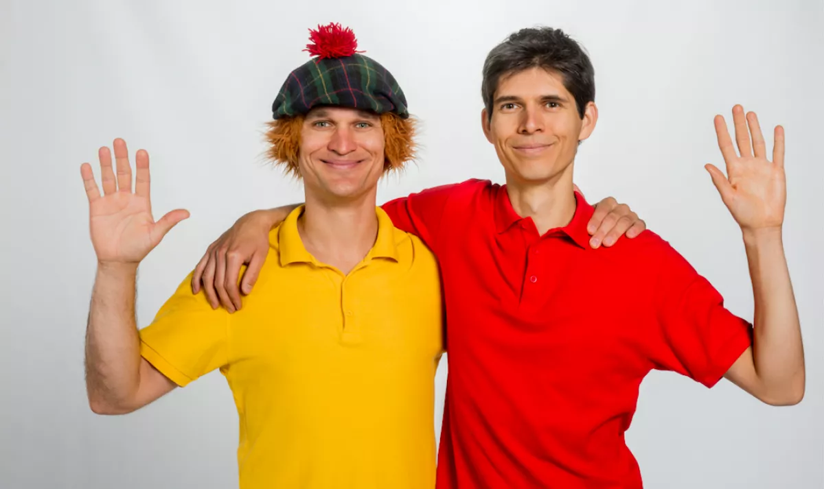 A Columbo-filmek dallamával nyomta le ez a két srác Majkáék Belehalok című dalát - Videó