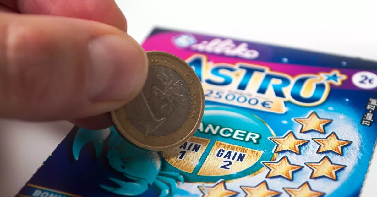 Lopott hitelkártyával vettek kaparós sorsjegyeket: milliókat nyertek, de... 