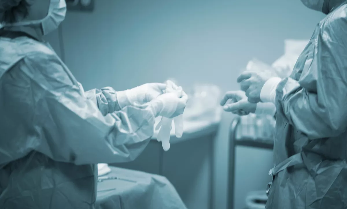 Sokk a szülőszobán: 26 ujjal és egy lábbal térdén született a kislány - Senki nem vette észre