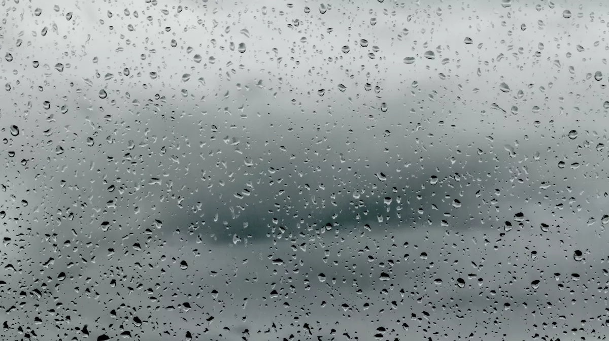 Felhőszakadás, jégeső, zivatarok: 11 vármegyére frissítették ki riasztást csütörtökre