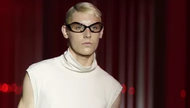 Új trend? Pisifoltos famer miatt háborog a világ - Brutál áron adják - Fotók