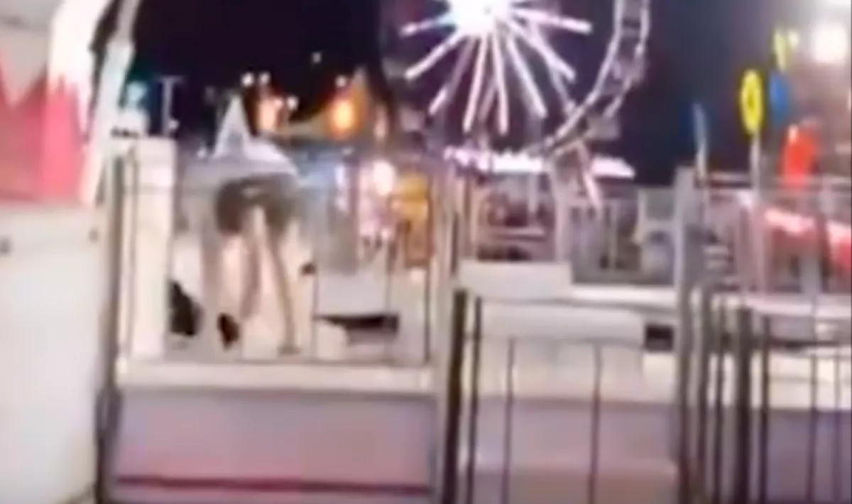 Horror a vidámparkban: nem volt esélye a férfinak a körhintával szemben - Videó