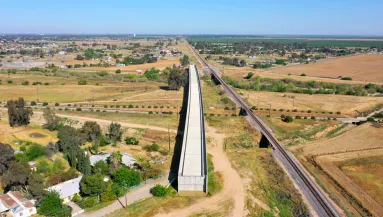 Milliárdokért épült a vasúti híd: a semmibe vezet - Fotók