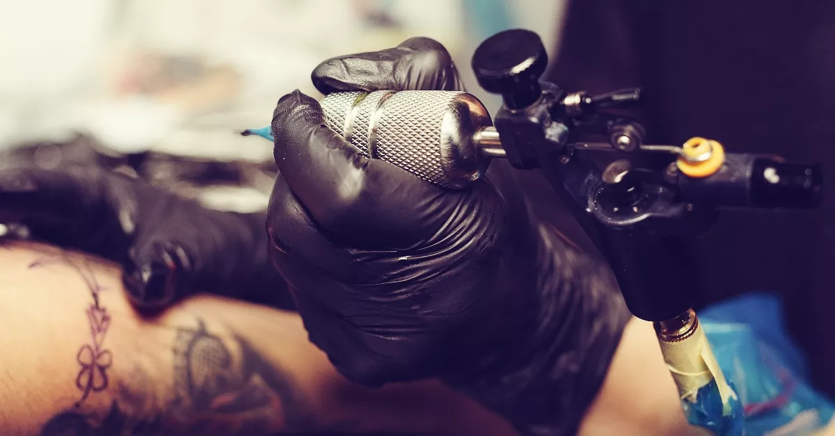 Egyvonalas tetkó! Íme a legszebb motívumok nőknek - Fotók