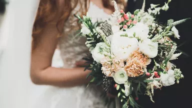 Horroresküvő? Őrült szabályokat tett közzé az ifjú pár az esküvőre: megőrül a net