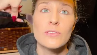 Kisminkelte nővérét a 25 éves lány: a végeredménytől leesik az emberek álla - Videó