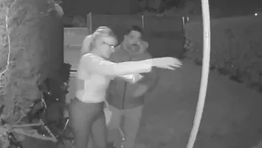 Memória kieséssel ébredt a nő: miután megnézte a biztonsági kamera felvételét, nyelt egy nagyot - Videó