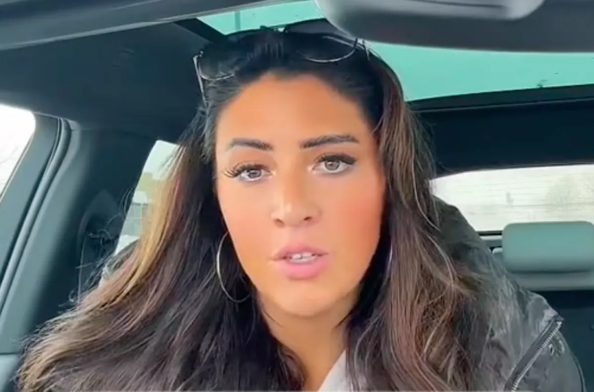 Azt hitte a nő, elromlott a robotporszívója: a valós ok milliókat nevettet meg - Videó