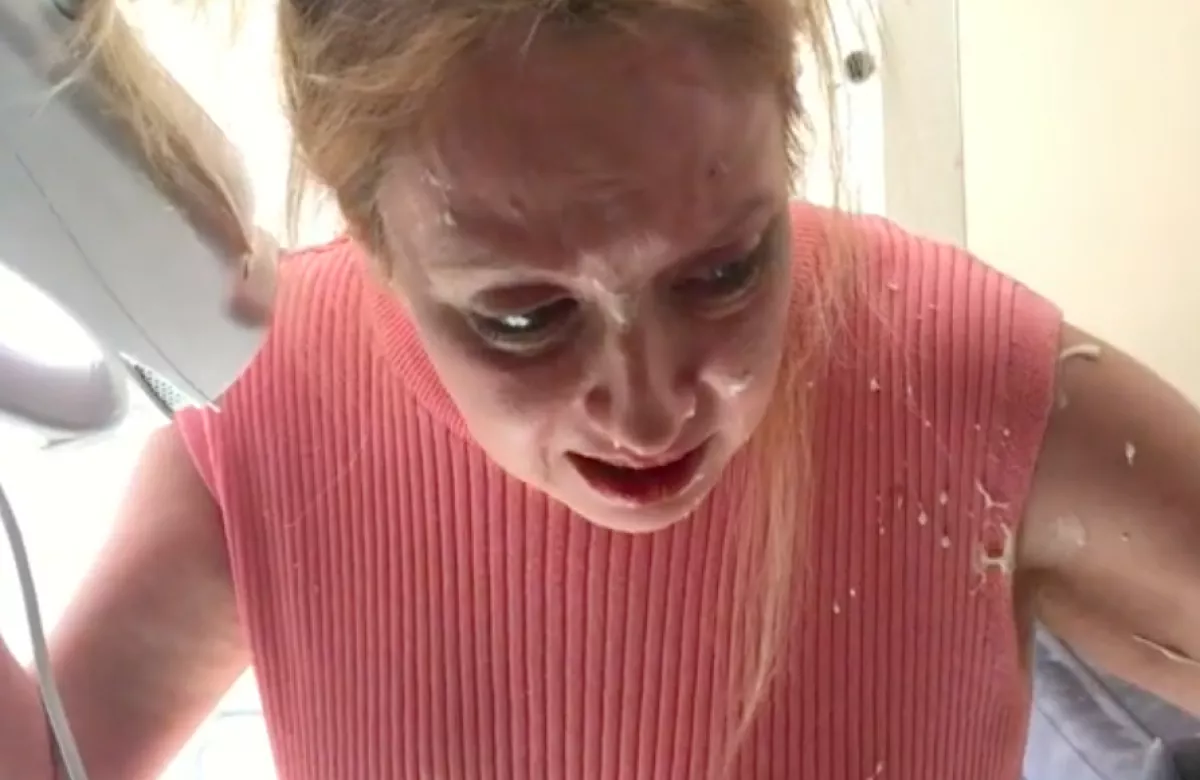 Pizzát akart sütni a szomszédjának a nő: egész éjjel sírt, olyan balul sült el - Videó