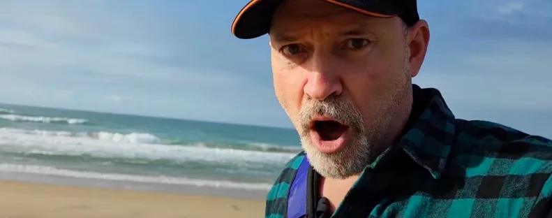 Elállt a halász lélegzete, amikor meglátta a partot - "Mi a fene folyik itt?" - Videó